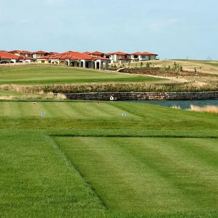 Sunny Ap In Golf Complex Lighthouse Lejlighed *