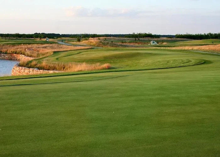 Sunny Ap In Golf Complex Lighthouse *