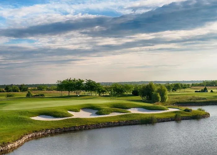 Sunny Ap In Golf Complex Lighthouse *