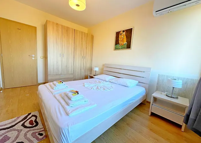 Sunny Ap In Golf Complex Lighthouse